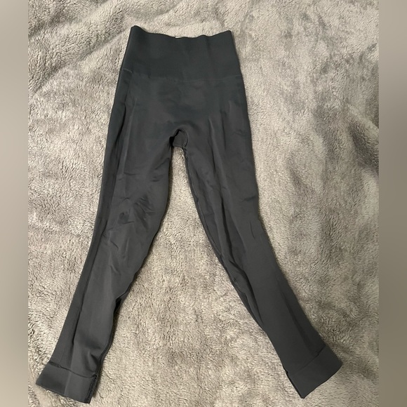 Lululemon grey leggings - Picture 1 of 4